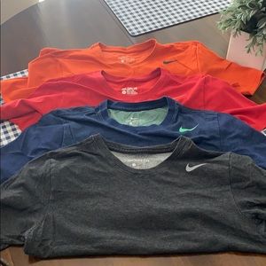 Men’s 4 pack size small Nike tees
